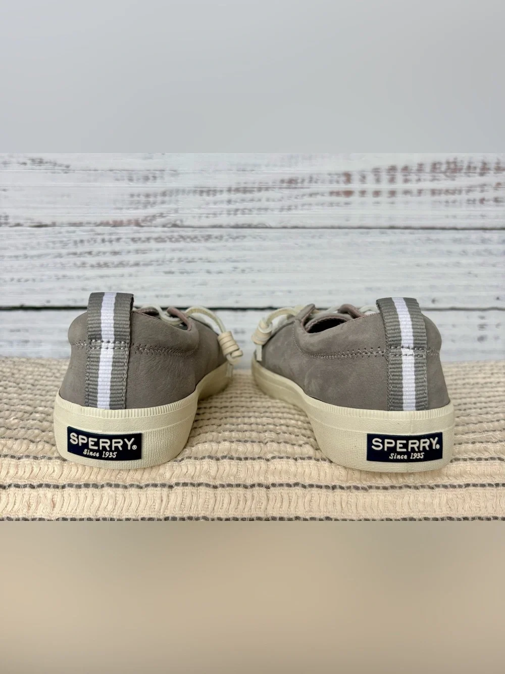 Sperry crest vibe
